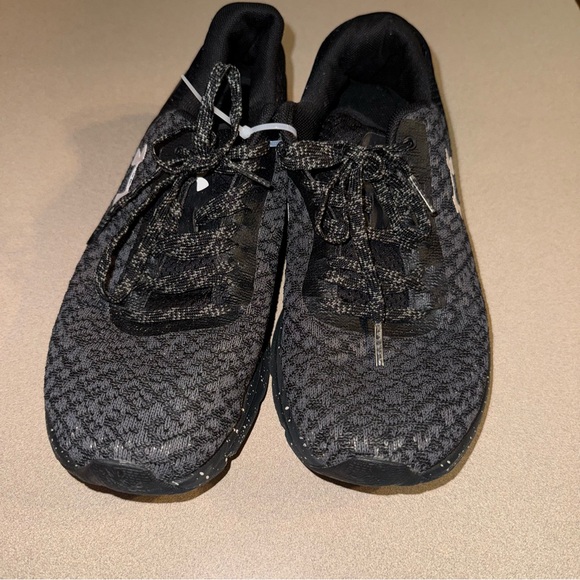 Under Armour women’s size 9 black shoes - Picture 2 of 7